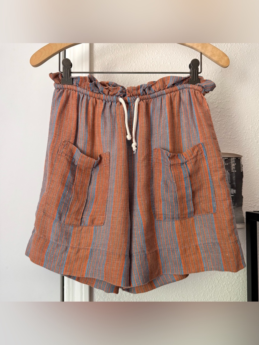BACK BEAT CO. rust blue linen striped pull on paper bag elastic high rise shorts